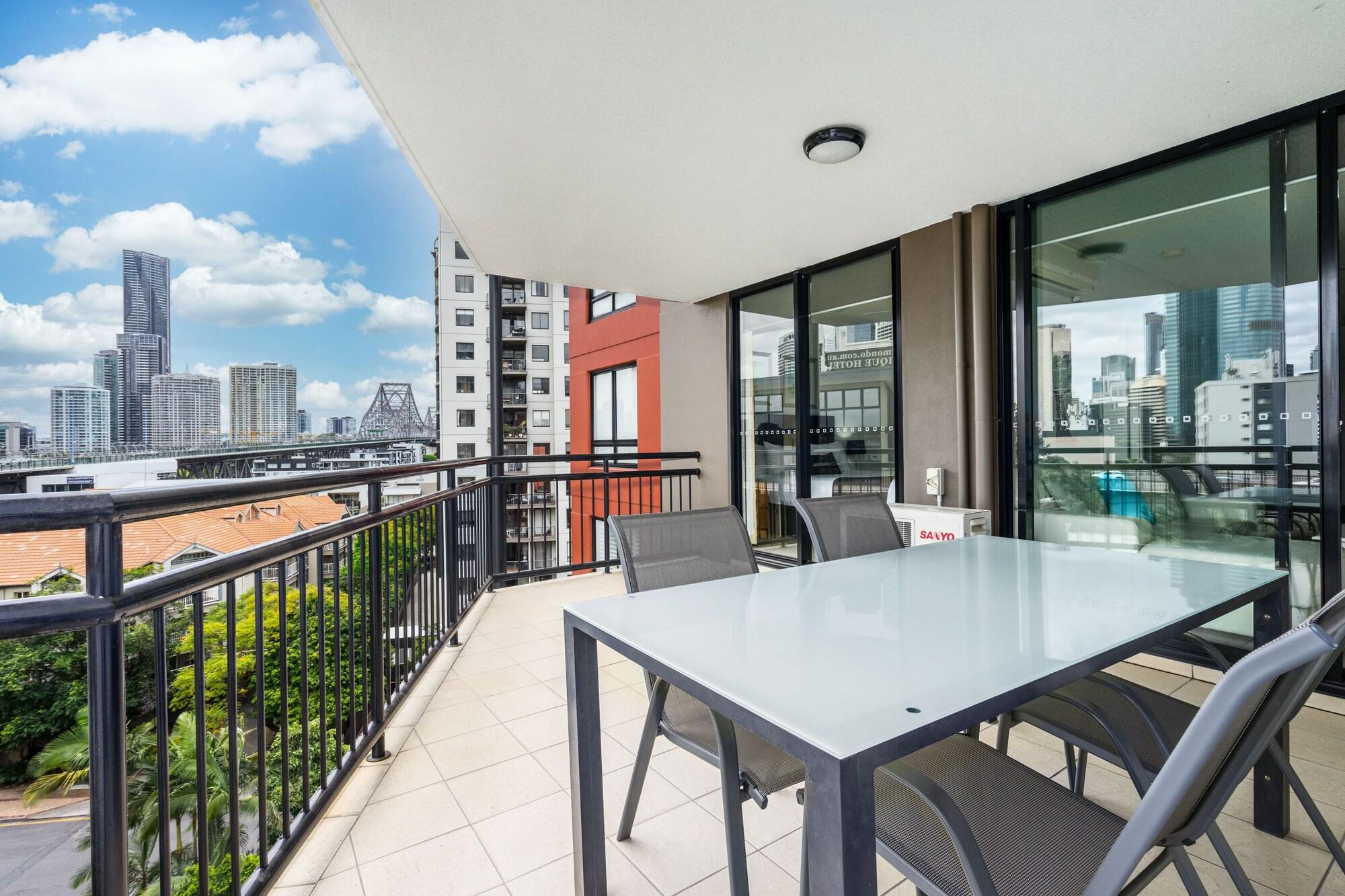 The Docks On Goodwin Aparthotel Brisbane Exterior photo