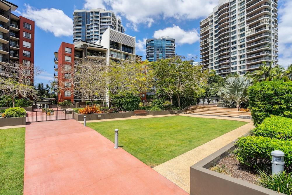 The Docks On Goodwin Aparthotel Brisbane Exterior photo