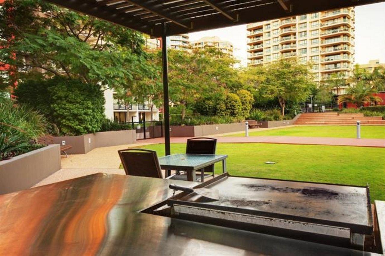 The Docks On Goodwin Aparthotel Brisbane Exterior photo